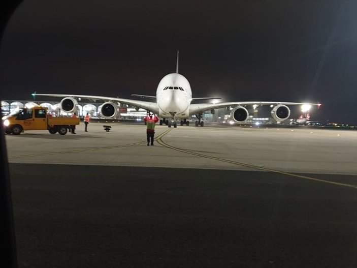 İstanbul Havalimanı’na Airbus 380 indi
