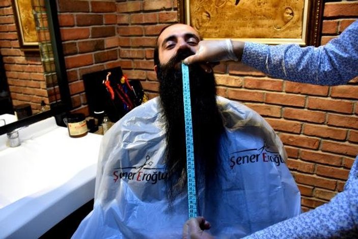 42 santimetre uzunluğundaki sakalını satacak
