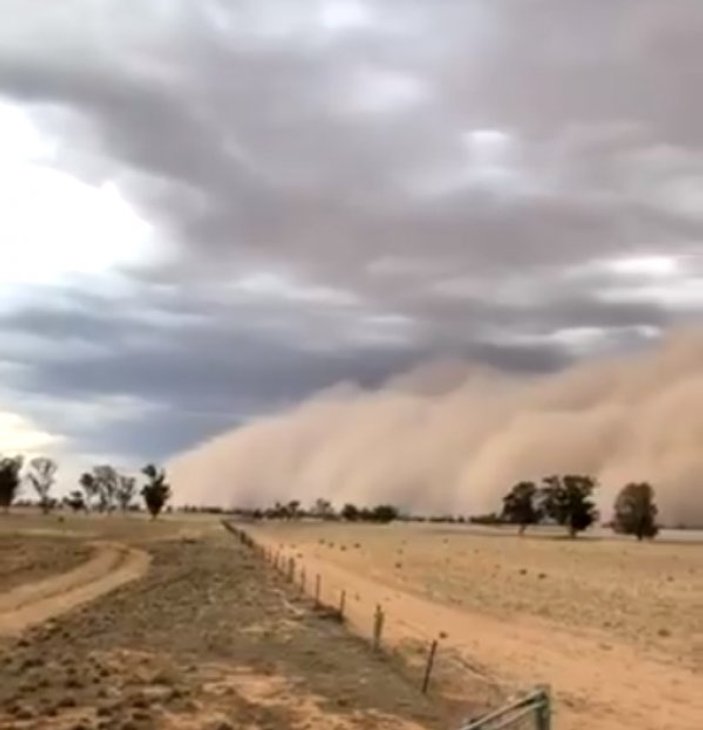 Avustralya'da dev toz bulutu
