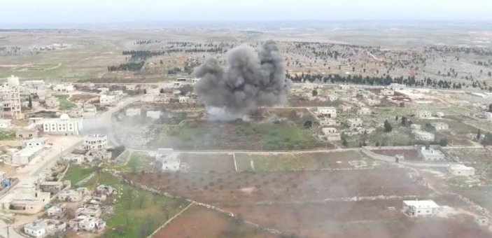 Rus savaş uçakları yine İdlib'e saldırdı: 35 ölü