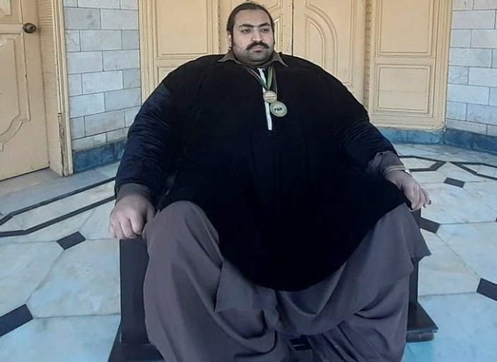 Arbab Khizer Hayat, 100 kiloluk kadınla evlenmek istiyor