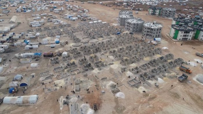 Türkiye’den İdlib’e 10 bin briket ev