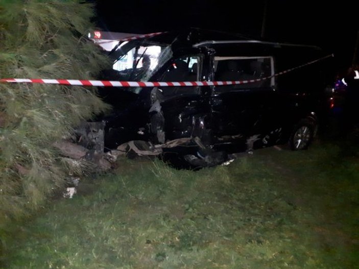 İzmir'de minibüs ile tırın çarpışması sonucu 1 kişi öldü