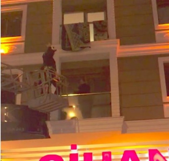 Antalya'da kumar baskınında balkondan atladı