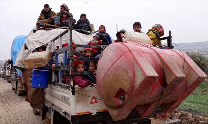 İdlib'den Türkiye sınırına göç sayısı 450 bine ulaştı