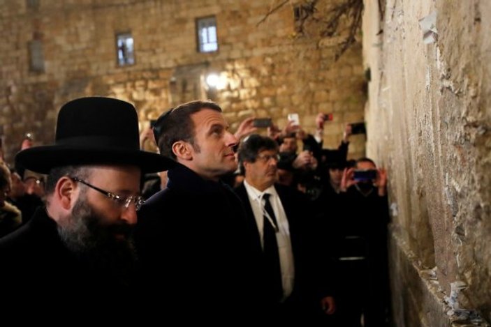 Macron Ağlama Duvarı'nda