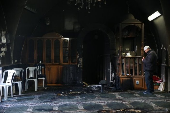 Yahudi yerleşimciler Kudüs’te bir camiyi ateşe verdi