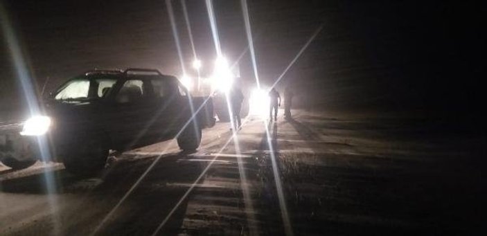 Sivas'ta karda mahsur kalan 7 kişi kurtarıldı