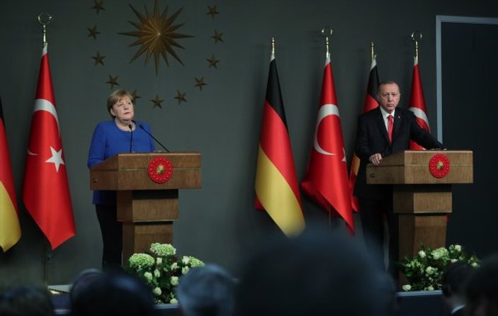 Merkel'e Türkiye'ye mülteci desteği soruldu