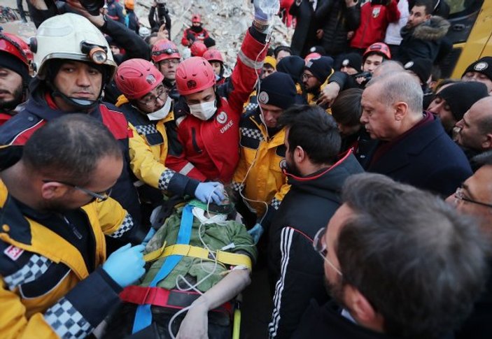 Cumhurbaşkanı Erdoğan, depremzedelerle buluştu