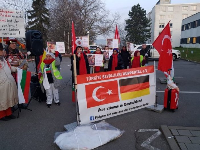 Almanya'da 4 günlük bebek annesinden alındı