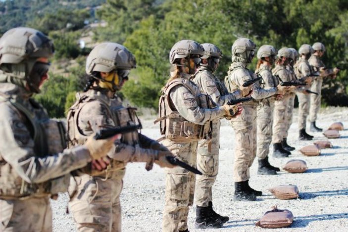 Türkiye’nin ilk kadın Jandarma Komando Astsubayları
