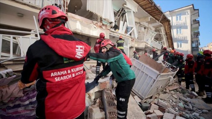 İHH ekipleri deprem bölgesinde yardımlarını sürdürüyor