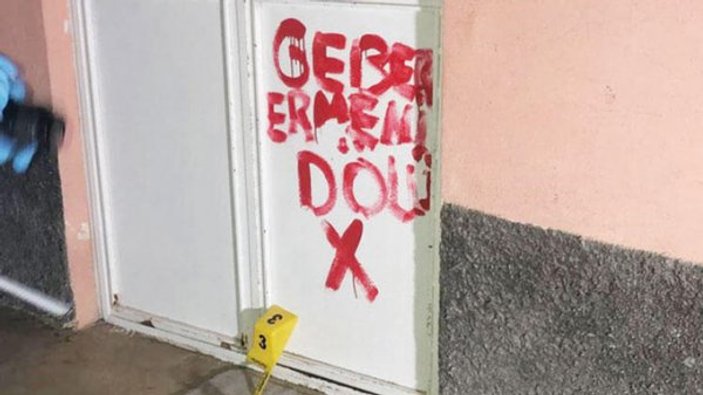 Tunceli'de kapıya hakaret içerikli yazı iltica için yazıldı