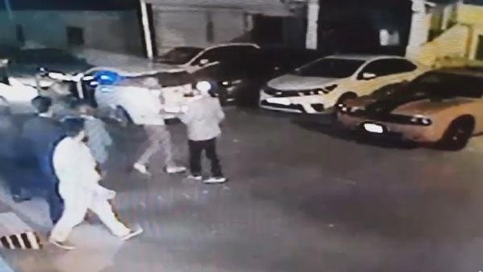 Beylikdüzü'nde gece kulübü önünde silahlı kavga