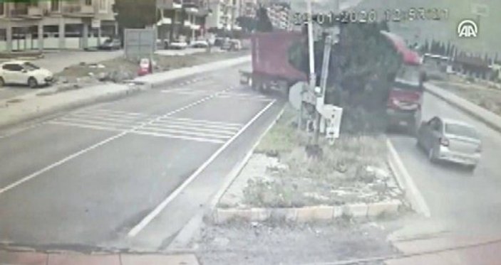 Aydın'da tırla otomobil çarpıştı: 1 ölü 4 yaralı