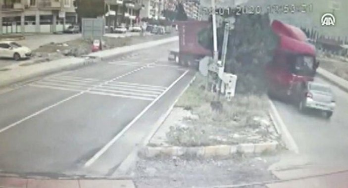 Aydın'da tırla otomobil çarpıştı: 1 ölü 4 yaralı