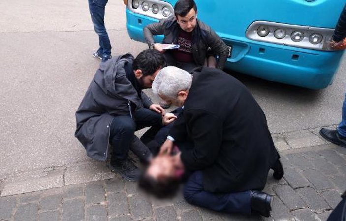 Bursa'da otobüsün kadına çarpma anı