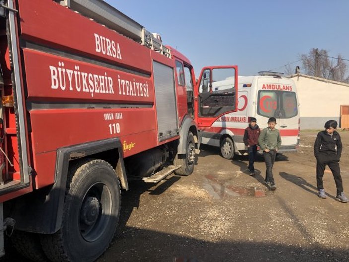 Soba borusu devrildi, gecekondu küle döndü