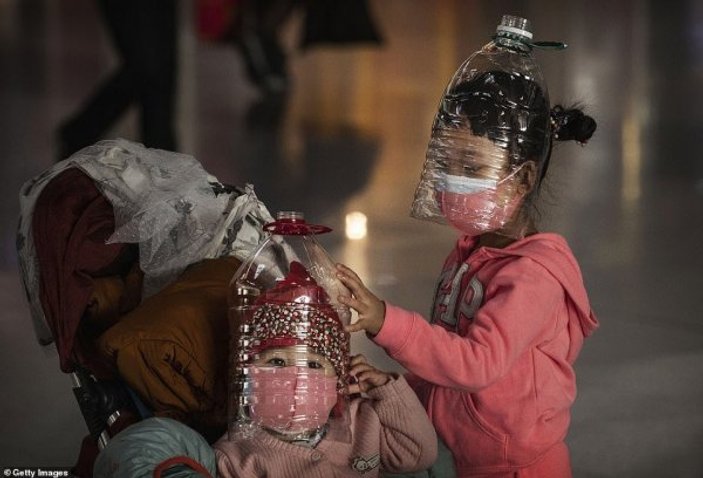 Çin'de sütyenli, plastik şişeli maskeli günler