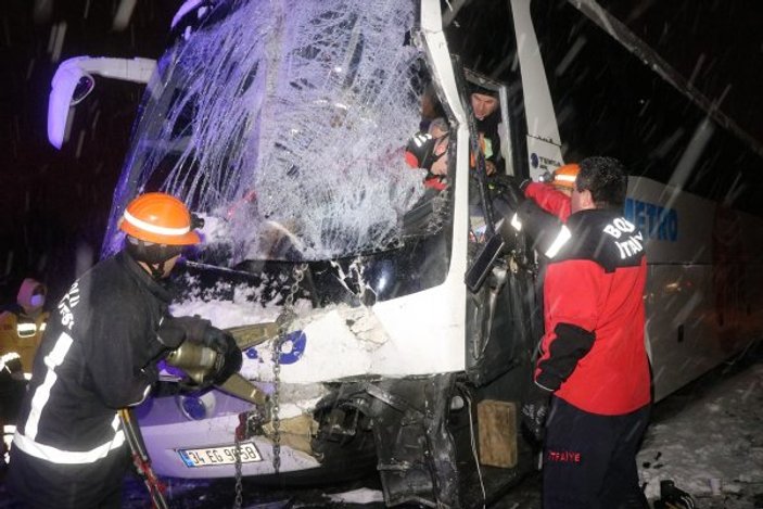 Bolu'da zincirleme trafik kazası: 1 ölü 19 yaralı
