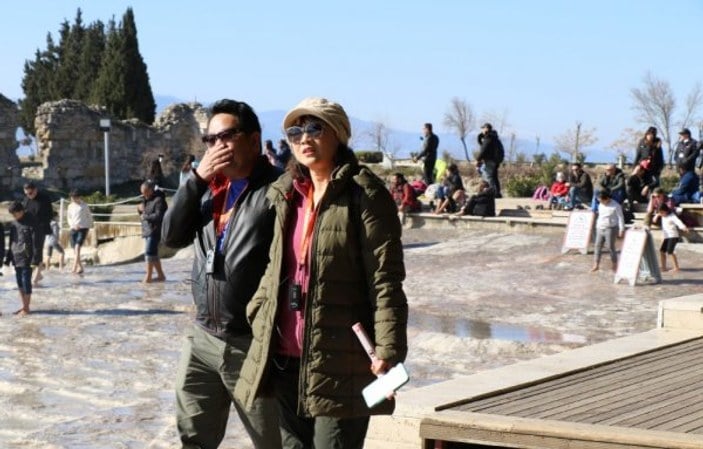 Çinli turistler Türkiye'de maskelere akın ediyor