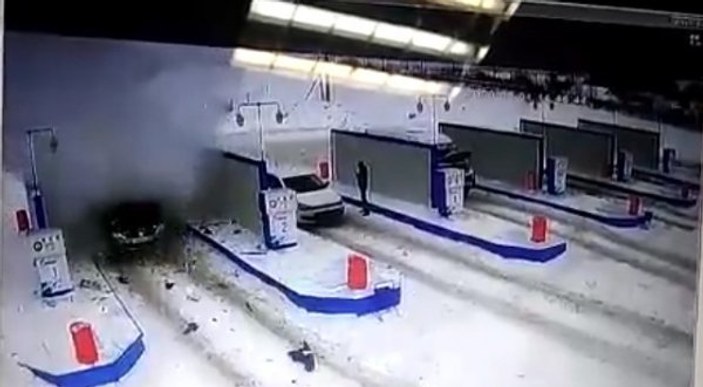 Rusya'da akaryakıt istasyonundaki araçta patlama