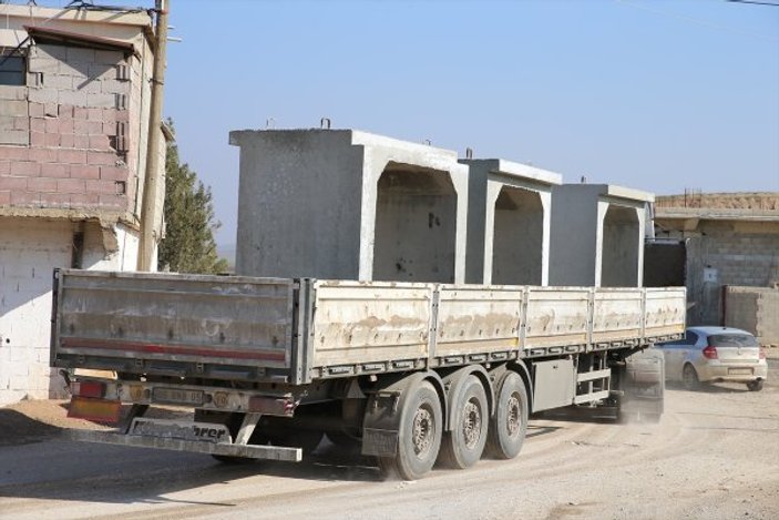Suriye sınırındaki birliklere beton mevzi sevkiyatı