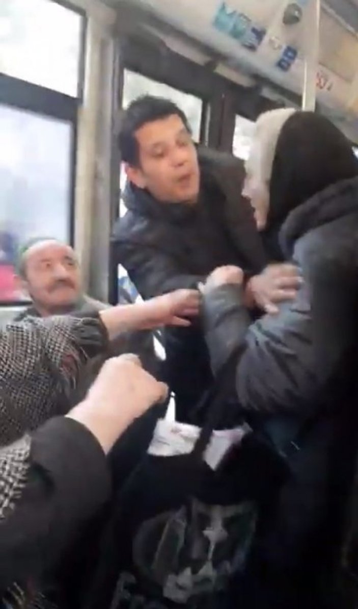 Ataşehir'de, otobüste yaşlıların kavgası