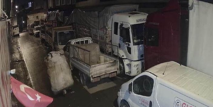 Üsküdar'da hırsızlar 40 çuval patates çaldılar