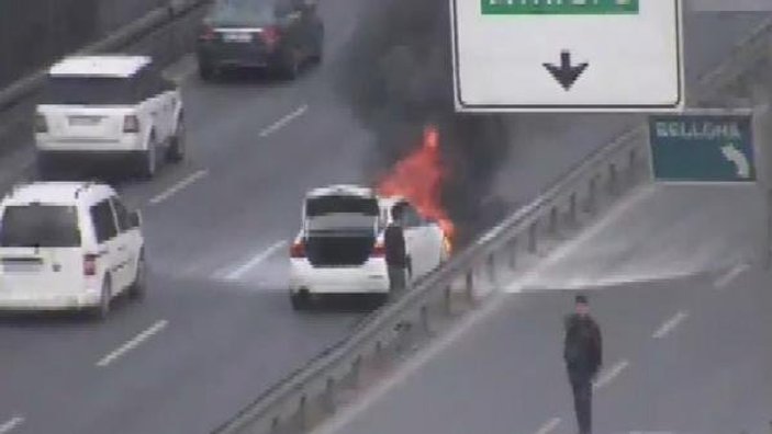 Bakırköy D-100 karayolunda otomobil yangını