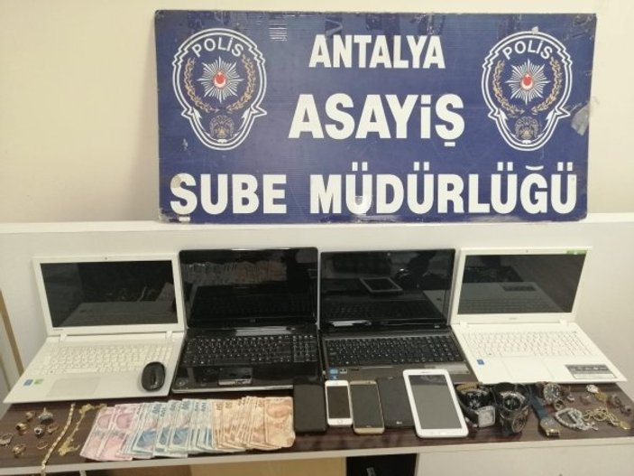 Antalya'da 11 evi soyan hırsızlar yakalandı