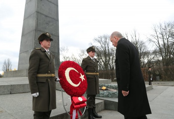 Erdoğan'dan Meçhul Asker Anıtı'na ziyaret