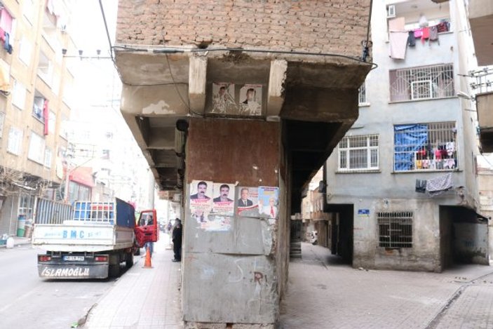 Diyarbakır'da tek kolon üzerine 3 katlı bina