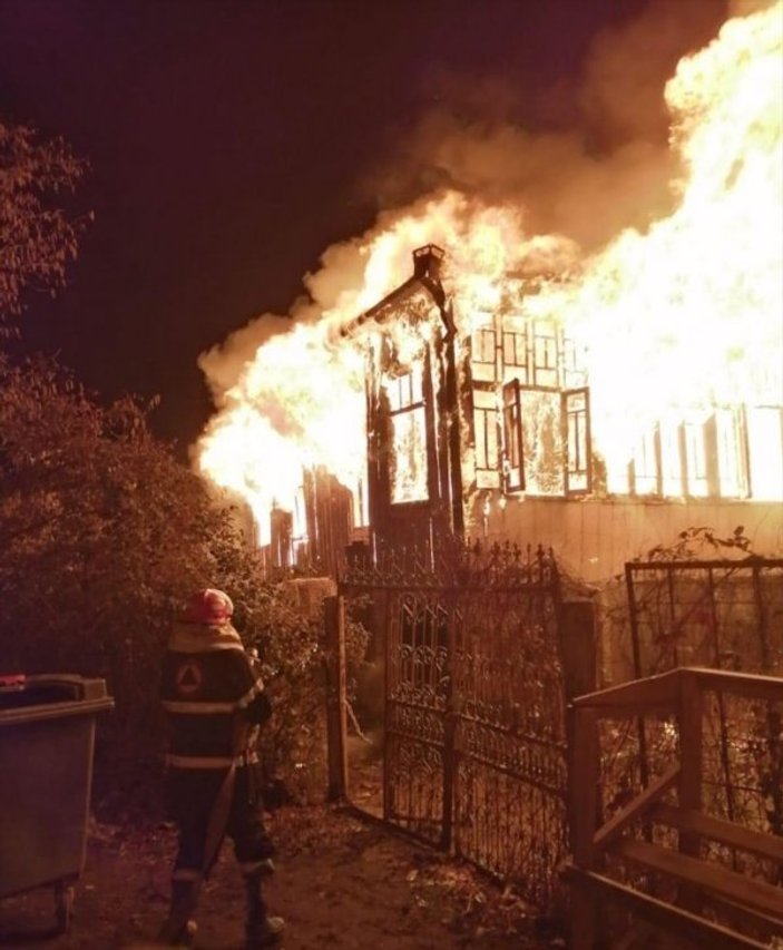 Gürcistan'da ev yangını: 6 ölü