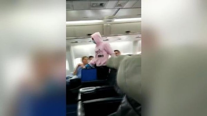 Uçakta koronavirüs şakası yaptı, gözaltına alındı