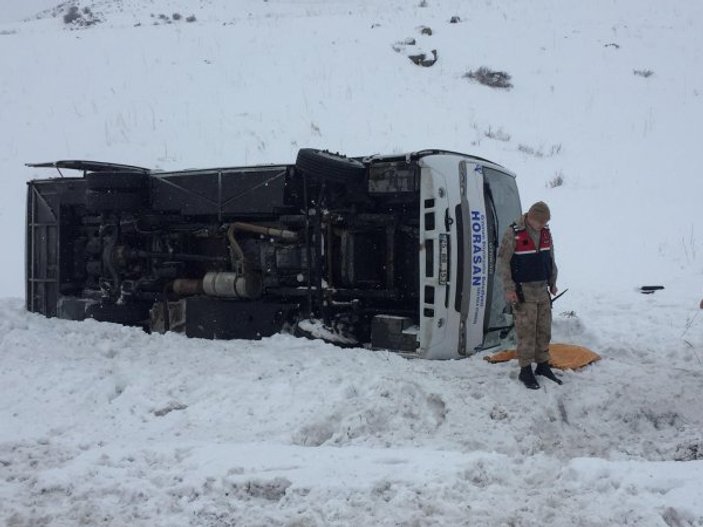 Erzurum'da halk otobüsü devrildi: 1 ölü, 21 yaralı