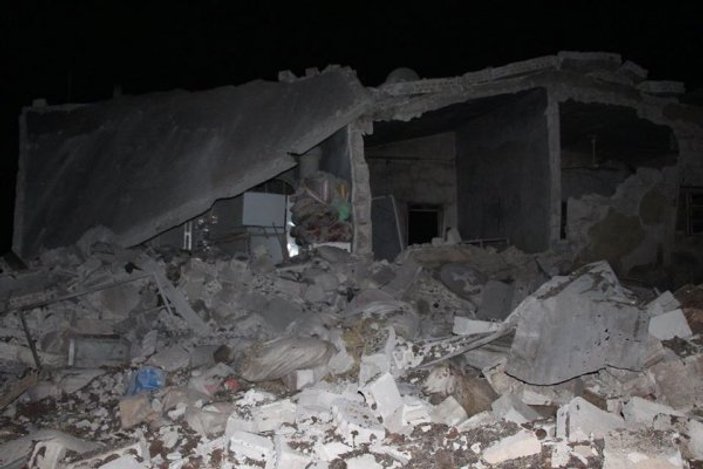 Suriye'de Rus uçakları İdlib'i bombaladı: 5 sivil öldü