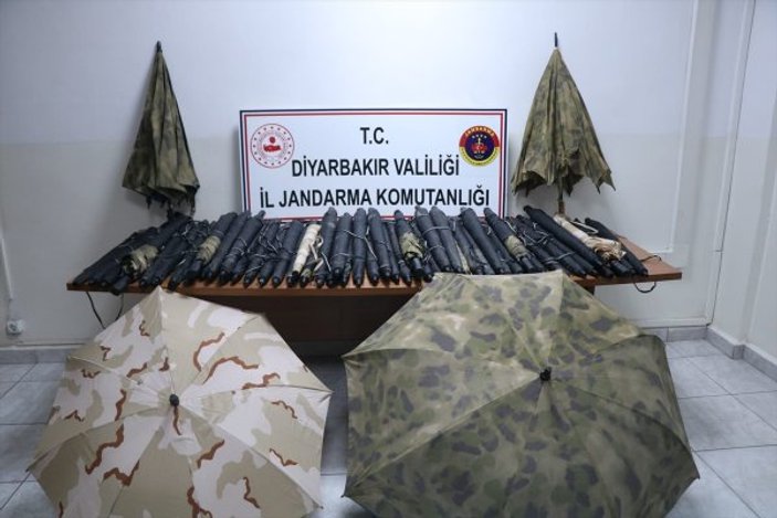 Diyarbakır'da ele geçirilen terörist şemsiyeleri