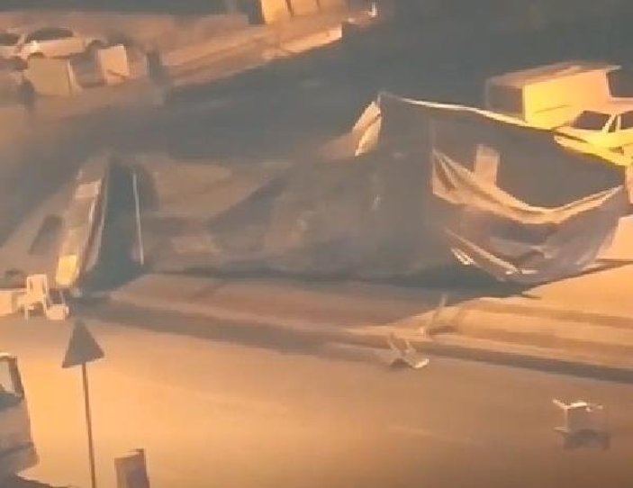 Malatya'da fırtına, taziye çadırını uçurdu
