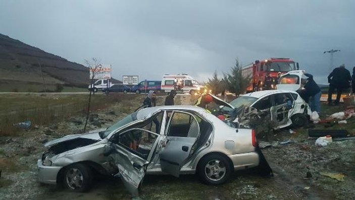 Manisa'da zincirleme trafik kazası: 2 yaralı