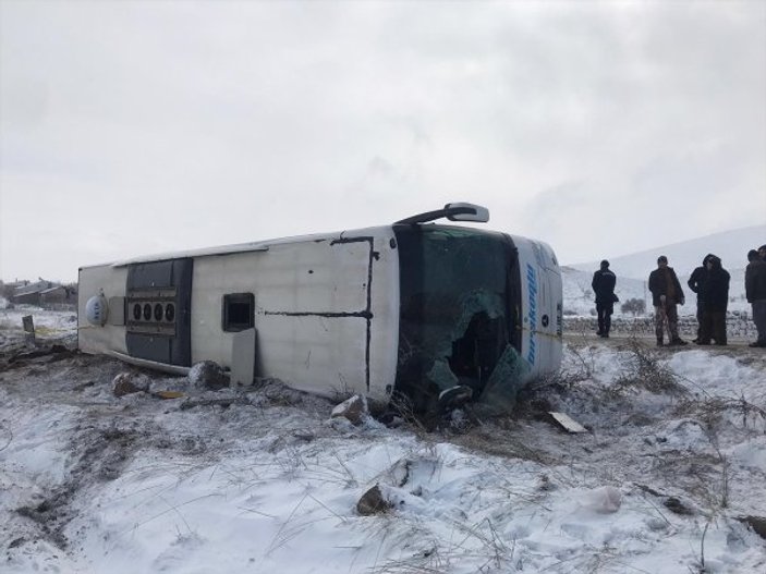Kayseri'de tur otobüsü devrildi: 43 yaralı