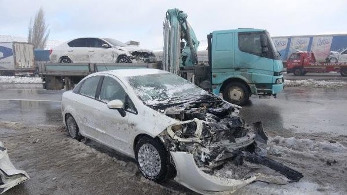 Konya'da 17 araçlı zincirleme kaza: 15 yaralı