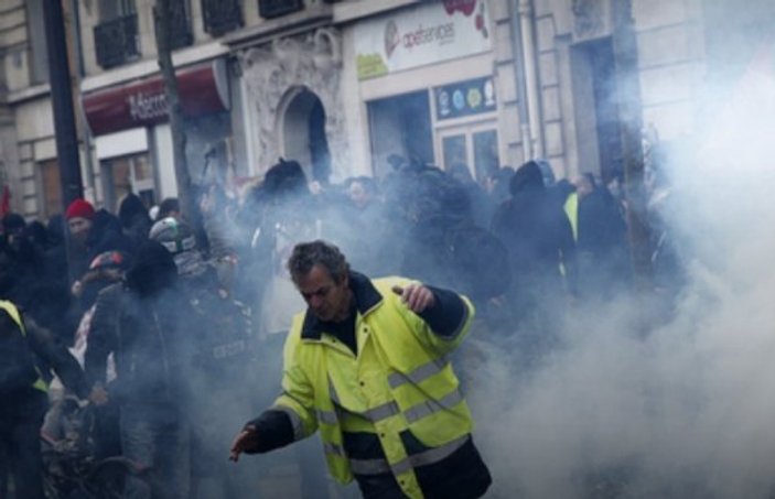 Fransa'da Sarı Yelekliler'in gösterileri: 32 gözaltı