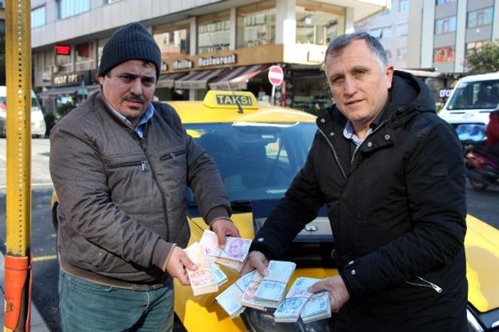 Taksisinde unutulan 70 bin lirayı sahibine teslim etti