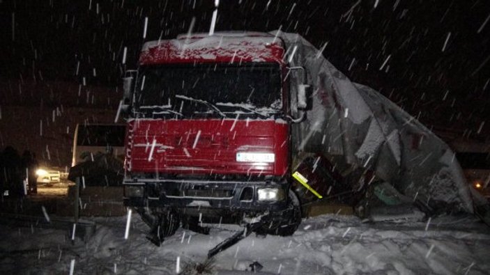 Samsun'da yolcu otobüsü kamyona çarptı: 1 ölü 1 yaralı