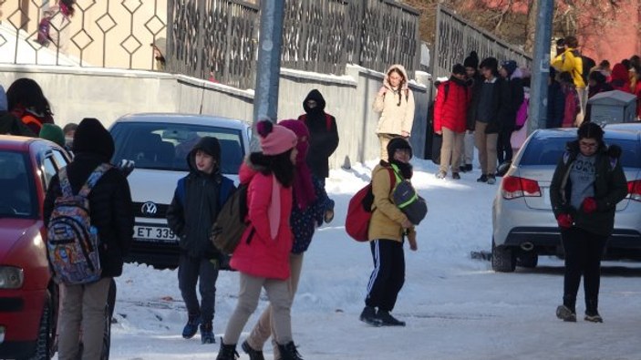 Ardahan'da eksi 38 derecede okula gidiyorlar