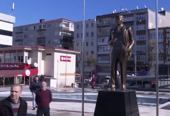 İmamoğlu, Atatürk heykeli yüzünden müteahhite fırça attı