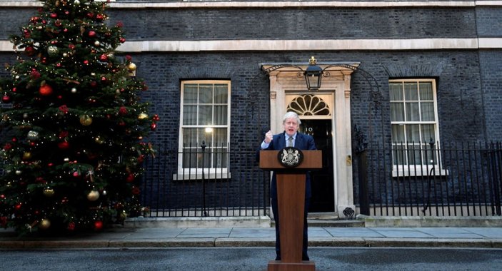 Boris Johnson 11 bakanını değişti