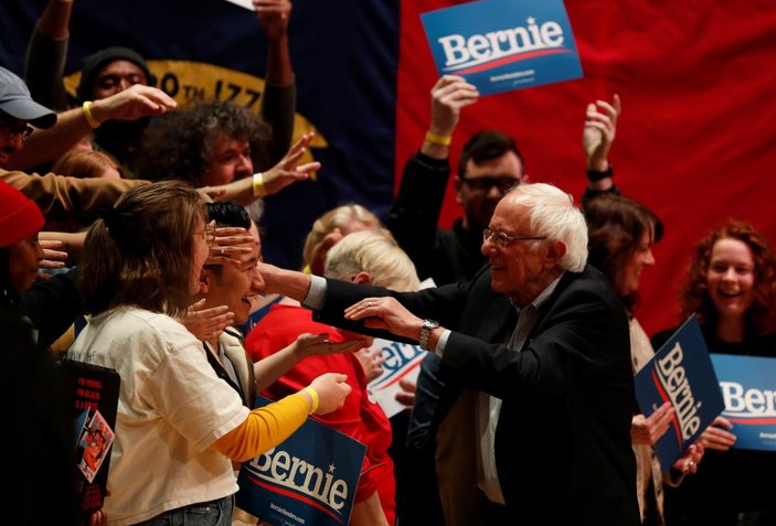 Demokratlar arasındaki başkanlık yarışında Sanders önde